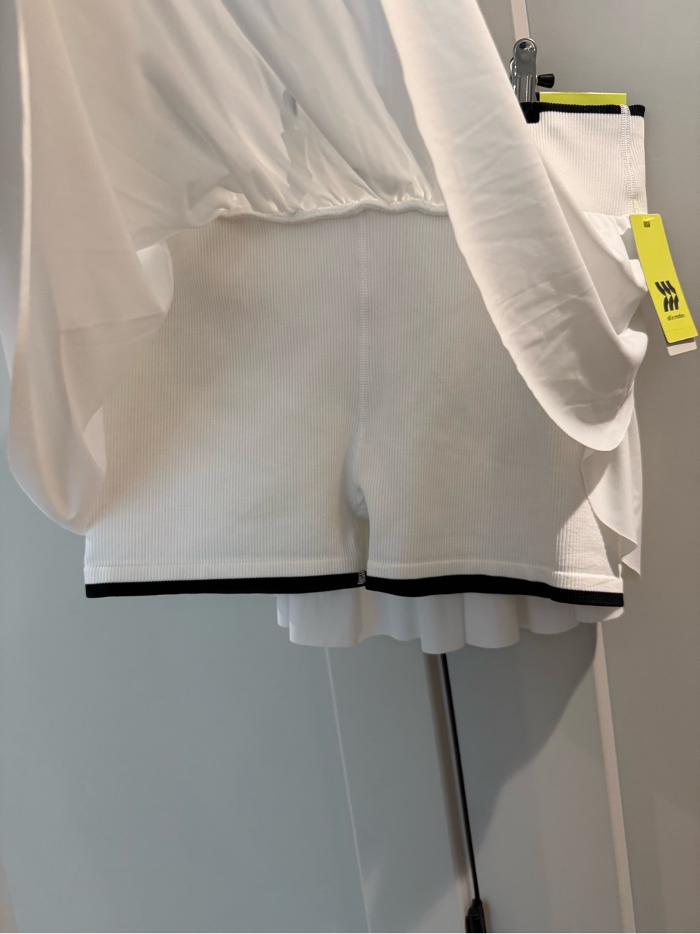 Target All in Motion White Athletic Skort with Black Waistband and Yellow Tag - Picture 4 of 4